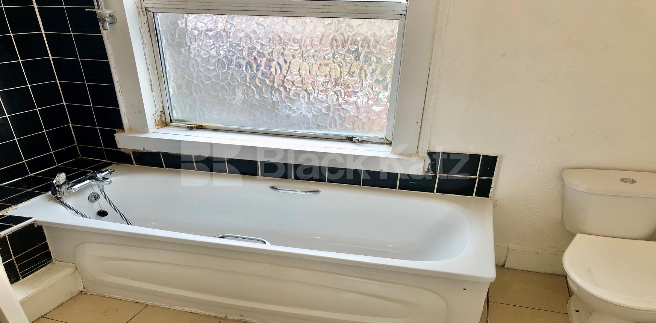 			NEW INSTRUCTION, 3 Bedroom, 1 bath, 1 reception Apartment			 Tower Bridge Road, London Bridge/ Tower Bridge Road